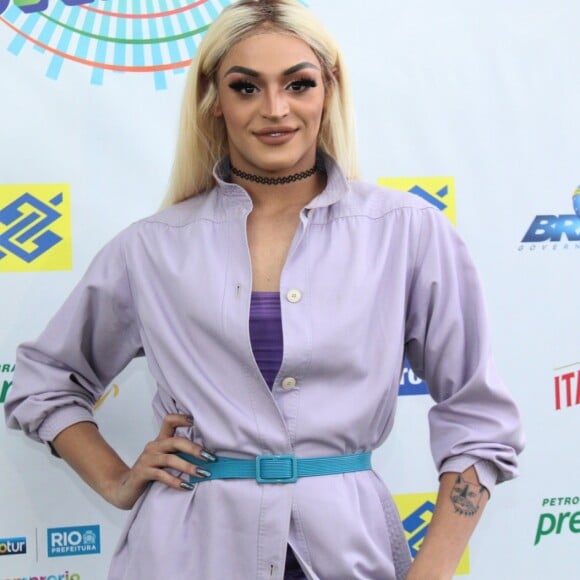 Pabllo Vittar vibrou com a participação no Festeja e falou sobre empoderamento feminino: 'Não sou mulher, mas estou muito honrada de estar representando as LGBTs do meu país. Mulheres, vocês podem tudo!'