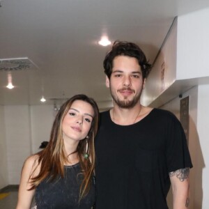 Giovanna Lancellotti e Gian Luca Ewbank ornaram looks para ir ao show do O Rappa