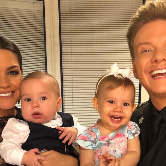 Thais Fersoza levou os filhos, Melinda e Teodoro, para acompanhar a final do 'The Voice Brasil'