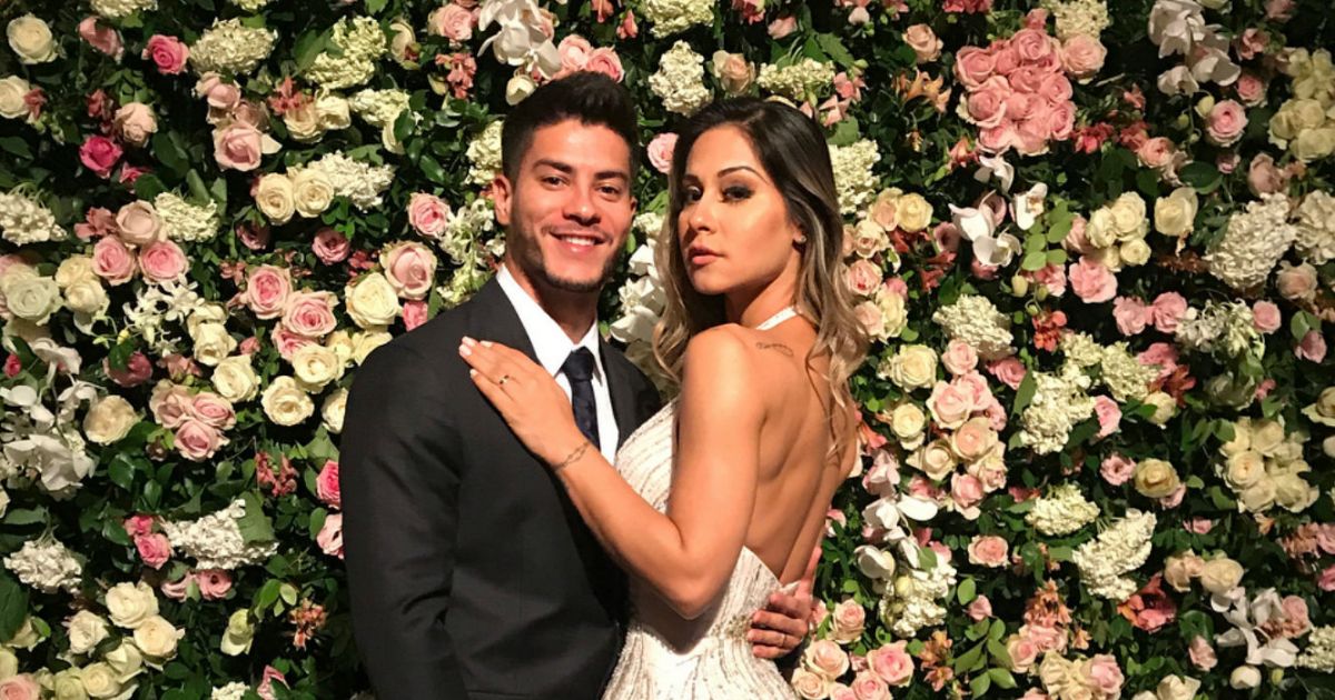 Arthur Aguiar Foi Surpreendido Por Mayra Cardi Com Casamento Surpresa Apos Seis Meses De Relacionamento Purepeople