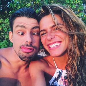 Mariana Goldfarb e Cauã Reymond assumiram publicamente a relação em abril de 2016