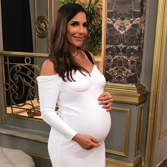 Ivete Sangalo usou vestido midi branco para o Melhores do Ano do 'Domingão do Faustão' e levou para casa o troféu de Melhor Cantora do Ano