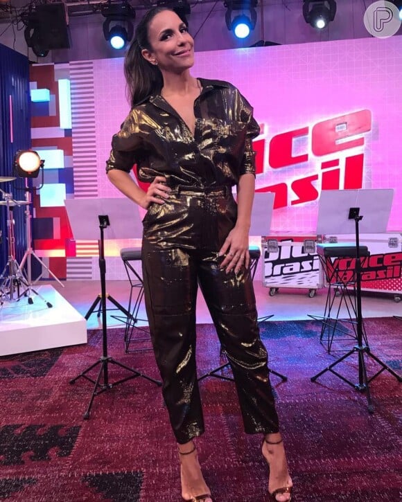 Para o 'The Voice Brasil', Ivete Sangalo usou conjunto lamê de Reinaldo Lourenço: calça por R$1.995 e camisa R$2.064