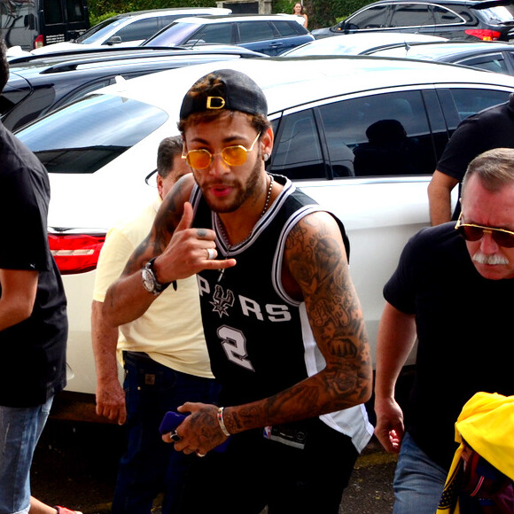 Neymar está no Brasil para passar as festas de final de ano