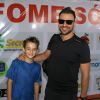 Neymar posou para uma foto com Noah, filho de Cássio Reis, e deixou o menino emocionado