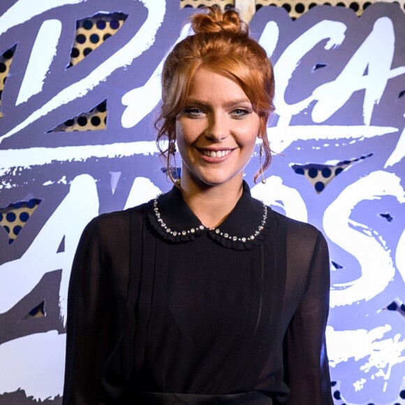 A atriz Isabella Santoni pegou o figurino emprestado com bailarina do Faustão. 'Para realizar meu sonho de 'Meninas Malvadas'', explicou