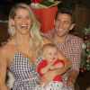 Karina Bacchi curtiu o Natal com namorado, Amaury Nunes, e filho, Enrico, de 4 meses, nesta segunda-feira, 25 de dezembro de 2017