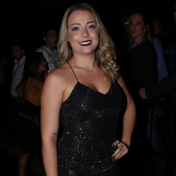 'Obrigada Papai Noel (do céu)', escreveu Carol Dantas na legenda da foto ao lado do empresário Vinicius Martinez