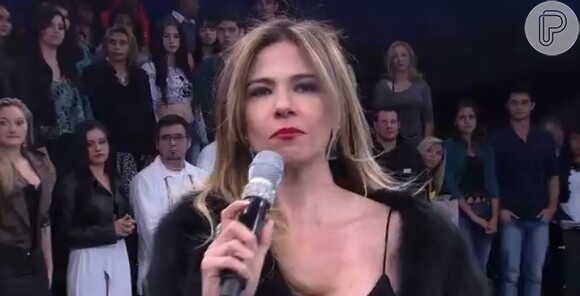 Luciana Gimenez desmaia durante a exibição do "SuperPop", da RedeTV!