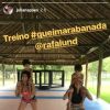 Juliana Paes mostrou treino com o filho no ombro nesta terça-feira, 26 de dezembro de 2017