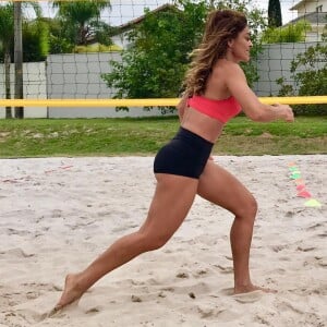 Juliana Paes é adepta de exercícios físicos para manter a boa forma