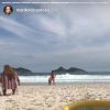 Mariana Bridi mostrou o marido, Rafael Cardoso, e a filha, Aurora, na praia nesta terça-feira, 26 de dezembro de 2017