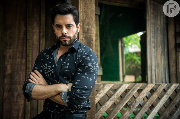 Amaro (Pedro Carvalho) ficará preocupado com a possibilidade de a família de Estela (Juliana Caldas) perder o direito à exploração de esmeraldas