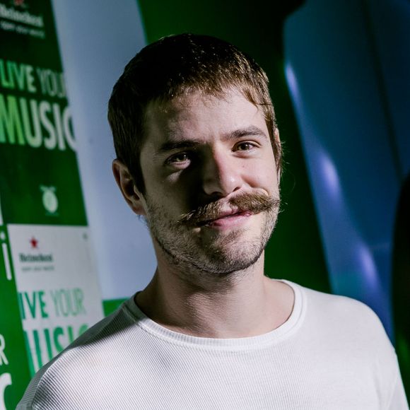 Maurício Destri exibiu novo visual depois do fim da série 'Os Dias Eram Assim'