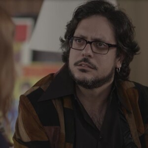 Roney (Lúcio Mauro Filho) se espanta ao saber que tem um filho fora do casamento, na novela 'Malhação - Viva a Diferença'