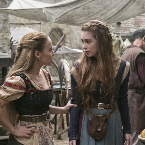 Fernanda Nobre, a Diana da novela 'Deus Salve o Rei', já estava ambientada com o tema medieval: 'Gosto muito desse tema. Já gostava há muitos anos, leio muito'