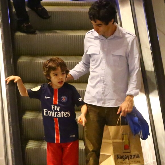 Caio Blat disse que o filho, Bento, de 7 anos, está adorando sua participação na novela 'Deus Salve o Rei'