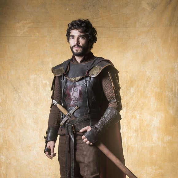 'Fizemos treinos de lutas porque são armas muito pesadas e temos que respeitar os movimentos. A cada tantos capítulos tem uma batalha', disse Caio Blat