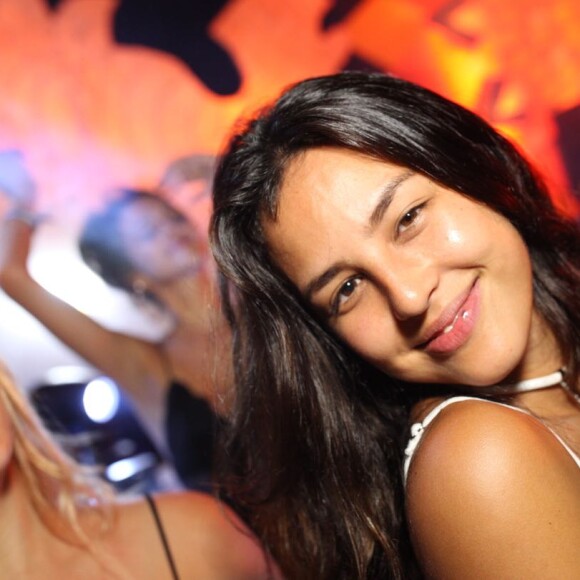 Yanna Lavigne curtiu festa antecipada do Réveillon em Fernando de Noronha, na noite desta quinta-feira, 28 de dezembro de 2017