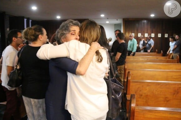 Gloria Perez foi consolada por Betty Faria após a missa dos 25 anos da morte de Daniela Perez. Atriz foi morta a golpes de tesoura em 28 de dezembro de 1992 em matagal da Barra da Tijuca, Zona Oeste do Rio