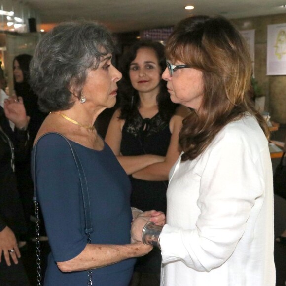 Gloria Perez e Betty Faria se emocionaram na missa dos 25 anos da morte de Daniela Perez, filha da autora, nesta quinta-feira, 28 de dezembro de 2017