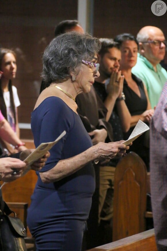 Betty Faria acompanhou a missa dos 25 anos da morte de Daniela Perez, filha de Gloria Perez
