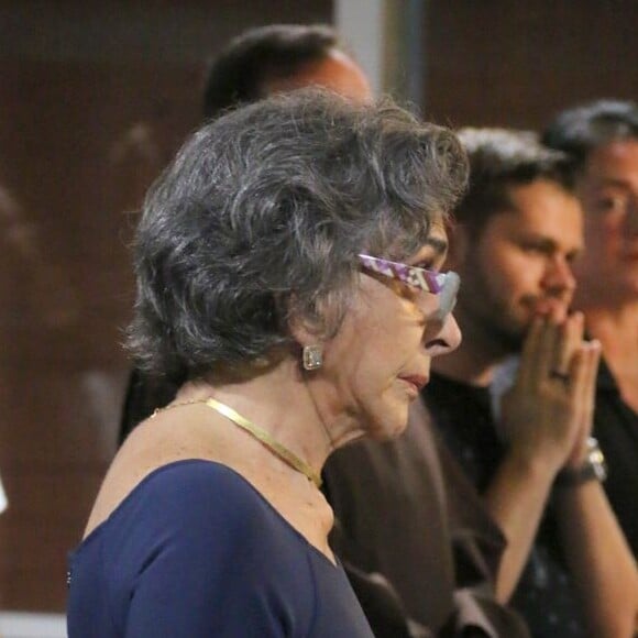 Betty Faria acompanhou a missa dos 25 anos da morte de Daniela Perez, filha de Gloria Perez