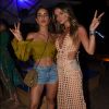 Camila Coelho e Thássia Naves se encontraram na festa Corona Sunset em Fernando de Noronha, em 28 de dezembro de 2017