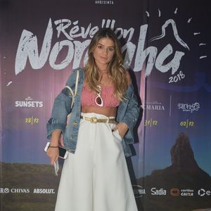 A blogueira Thássia Naves em sua chegada a Fernando de Noronha, em Pernambuco, em 27 de dezembro de 2017