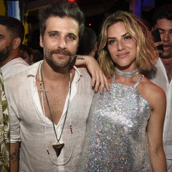 Bruno Gagliasso e Giovanna Ewbank na festa de Réveillon da pousada Zé Maria, em Fernando de Noronha