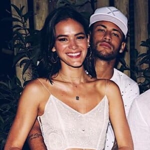 Bruna Marquezine, Neymar, Giovanna Ewbank, Bruno Gagliasso e Izabel Goulart em Fernando de Noronha