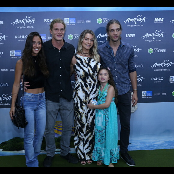 Leticia Spiller levou os filhos, Pedro e Stella, e o namorado, o músico Pablo Veras, ao espetáculo "Amaluna", do Cirque du Soleil, no Parque Olímpico do Rio de Janeiro, nesta quinta-feira, 28 de dezembro de 2017