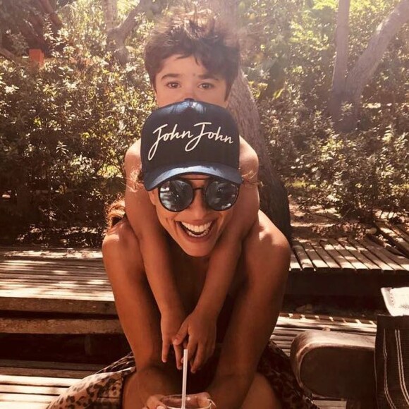 Juliana Paes publicou uma foto com o filho Antônio, de 4 anos, no Instagram nesta sexta-feira, 29 de dezembro de 2017