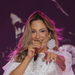 'Tem sempre uma minoria que vai fazer um comentário e você precisa ter discernimento para ver até onde aquilo é positivo para quem não está entendendo aquela confusão ali', afirmou Claudia Leitte