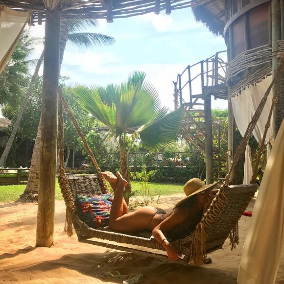 Juliana Paes recebe elogios por corpão em foto