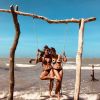 Juliana Paes posa com amiga em praia de Jericoacoara, no Ceará