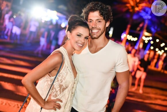 Mariana Rios posa com novo namorado, Rômolo Holsback, em festa no RN na madrugada deste domingo, dia 31 de dezembro de 2017