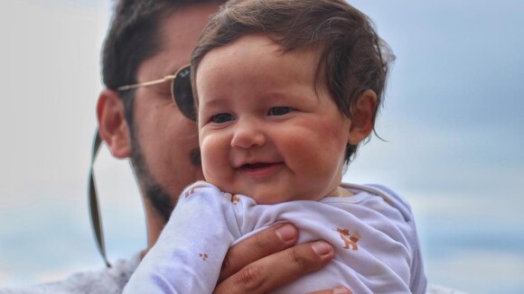 Bruno Gissoni faz balanço de 2017 com foto da filha, Madalena: 'Maior amor'