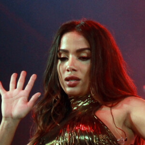 Anitta levantou o público com sucessos como 'Bang' e 'Vai, Malandra', cuja introdução ficou a cargo da Orquestra Maré do Amanhã