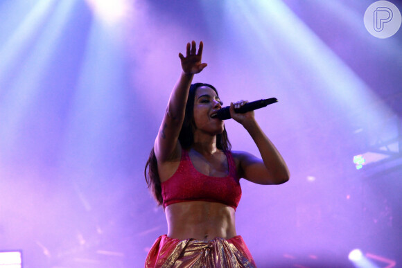 Anitta realizou sonho ao cantar no réveillon de Copacabana: 'Nunca tinha visto esses fogos'