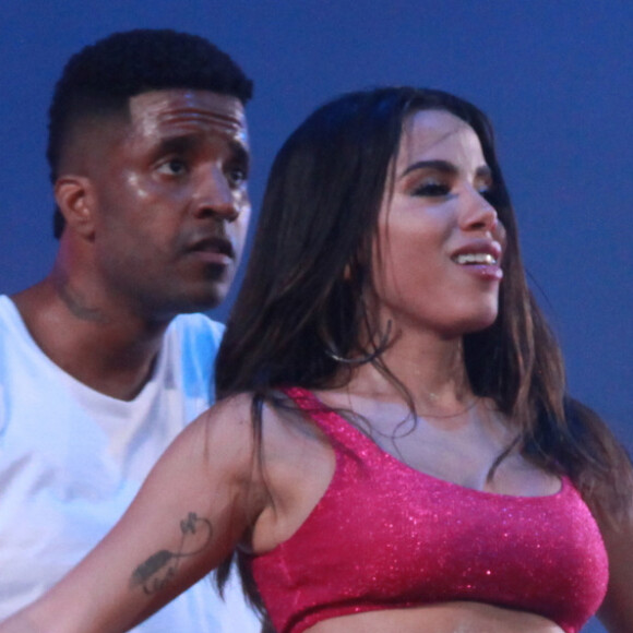 Anitta comandou a noite de réveillon em Copacabana logo após a virada do ano
