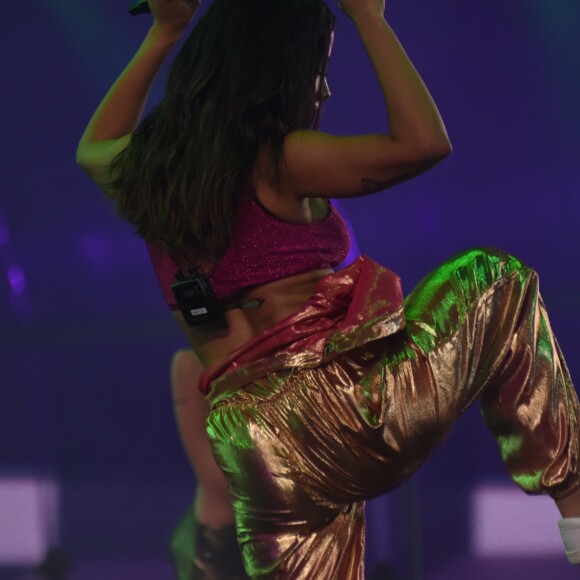 Anitta dançou muito e sensualizou ao som das suas músicas de sucesso