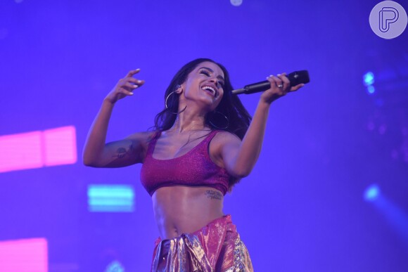 Anitta empolgou o público durante o show que apresentou no palco do Réveillon de Copacabana