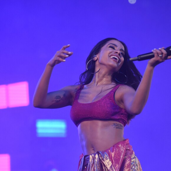 Anitta empolgou o público durante o show que apresentou no palco do Réveillon de Copacabana