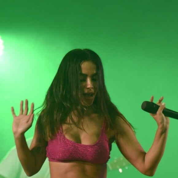 Anitta se apresentou pela primeira vez no palco do Réveillon de Copacabana, no Rio de Janeiro, neste domingo, 31 de dezembro de 2017