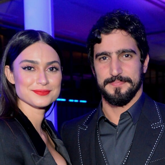 Thaila Ayala e Renato Góes assumiram o namoro em novembro