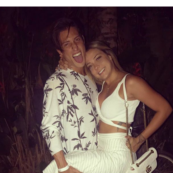 Carol Dantas postou foto ao lado do namorado, o empresário Vinicius Martinez, e Neymar curtiu