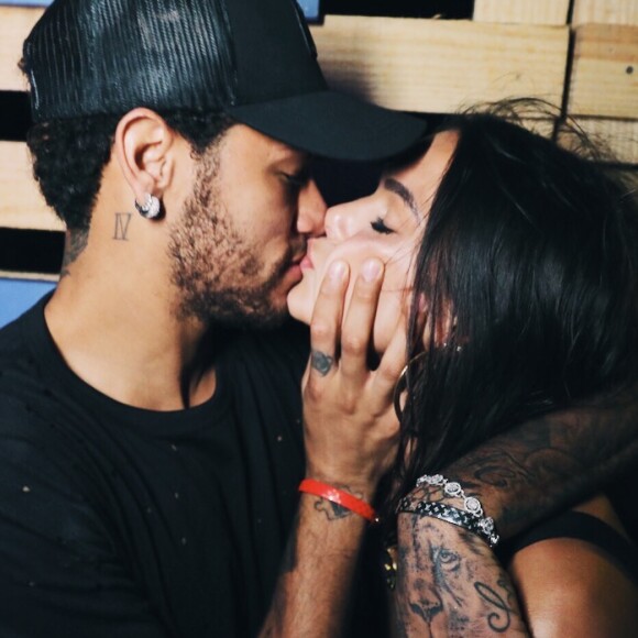 Neymar fez uma declaração apaixonada para Bruna Marquezine em seu Instagram nesta segunda-feira, 1º de janeiro de 2018