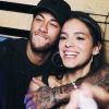 Neymar e Bruna Marquezine assumiram a reconciliação ao posarem juntos em Fernando de Noronha