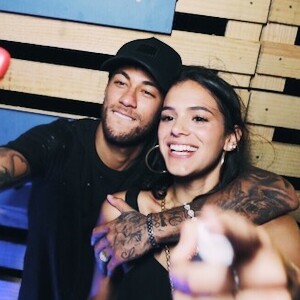 Neymar e Bruna Marquezine assumiram a reconciliação ao posarem juntos em Fernando de Noronha